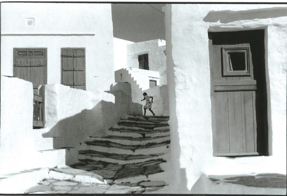 20 henri-cartier-bresson-cyclades-island-of-siphnos-greece-1961-girl-running-white-building-shadows